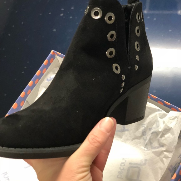 Cut-out side booties - Picture 8 of 8